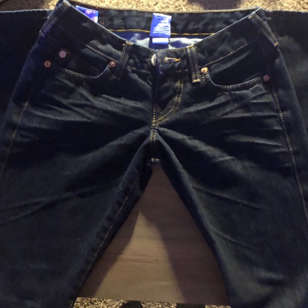 TRUE RELIGION - Christina Straught